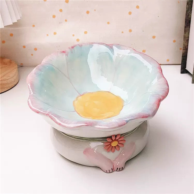 Elevated Ceramic Pet Bowl – Cute Flower-Shaped Tilted Cat Food & Water Dish