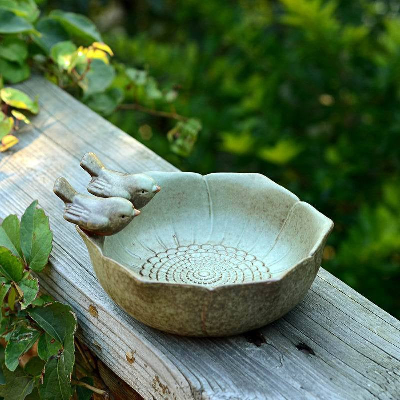 Vintage Ceramic Bird Feeder Bowl – Decorative Outdoor Garden Dish with Birds